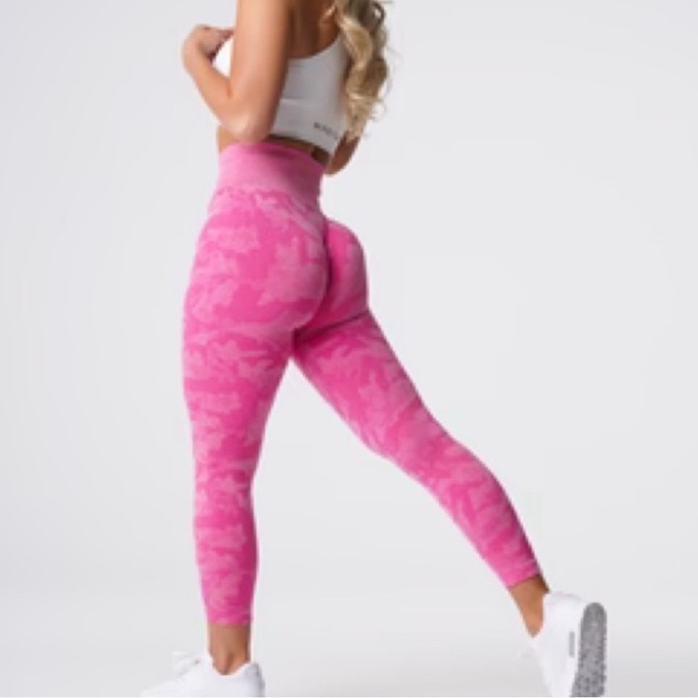 NVGTN Pastel Pink Camo Seamless Leggings